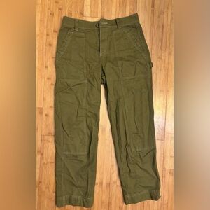 Old Navy High Rise Straight 
Olive Green Women’s Cargo Pants

Size 6